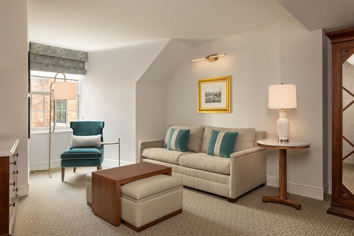 Hotel Roanoke & Conference Center Curio Collection by Hilton