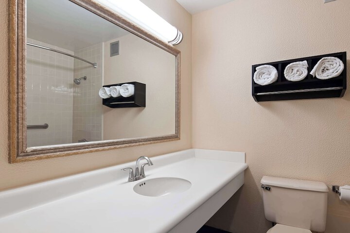 Room 18 of 25