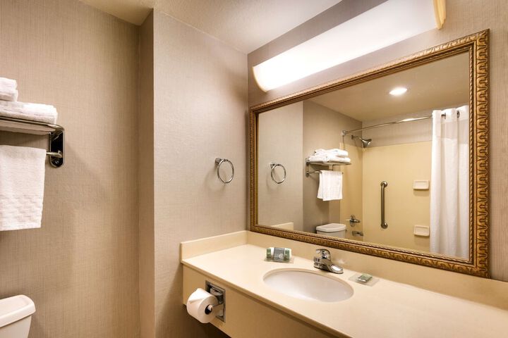 Room 10 of 37
