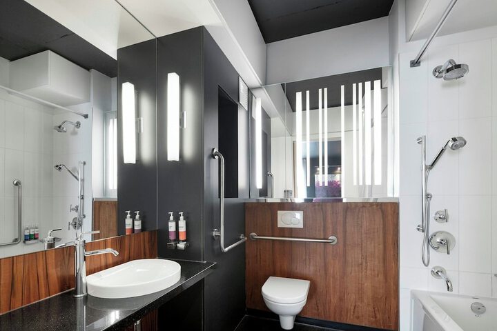 Alt Hotel Toronto Airport