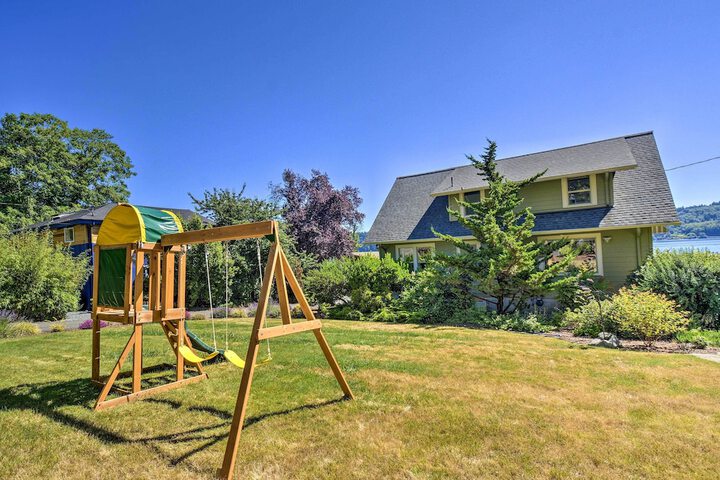 Direct Beach Access: Getaway on Port Orchard!