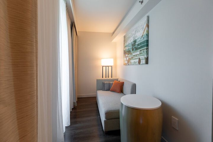 Room 8 of 32