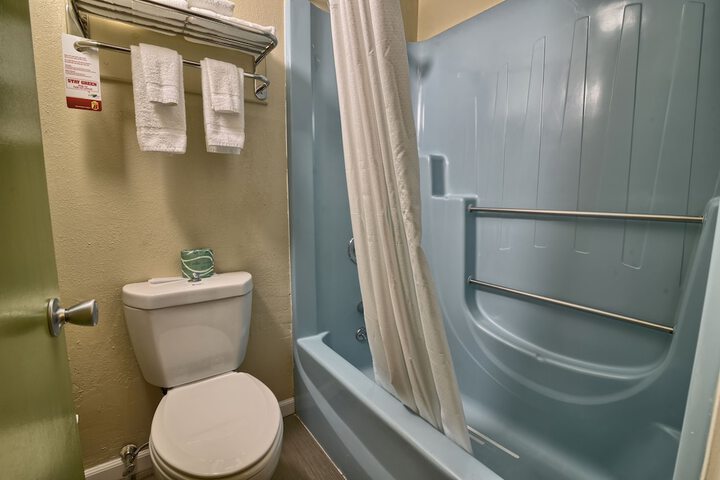 Room 18 of 32