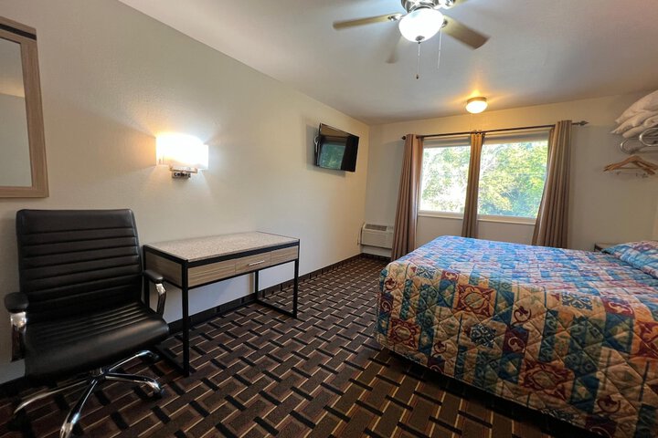Deluxe Inn