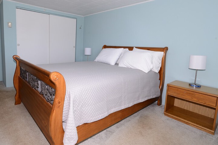 Room 33 of 48