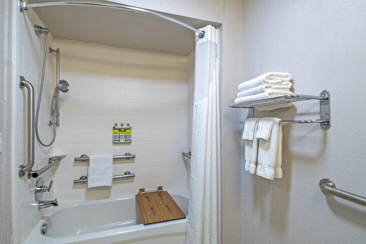 Room 25 of 48