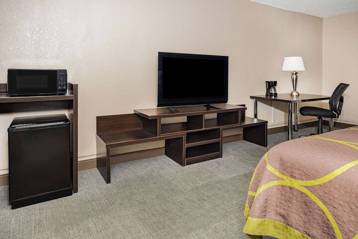 Room 12 of 35