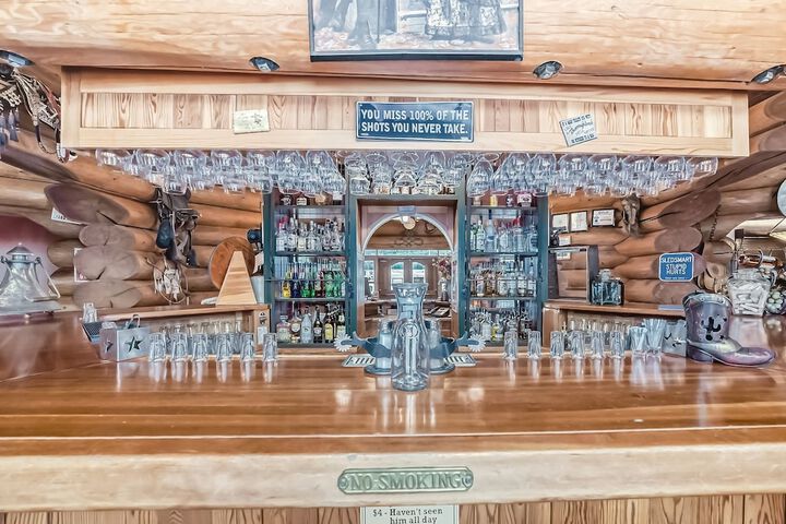 Lounge 106 of 153