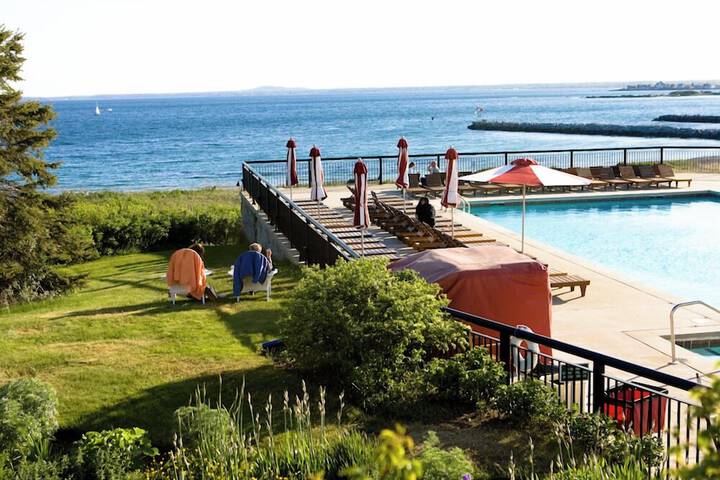 The Colony Hotel
