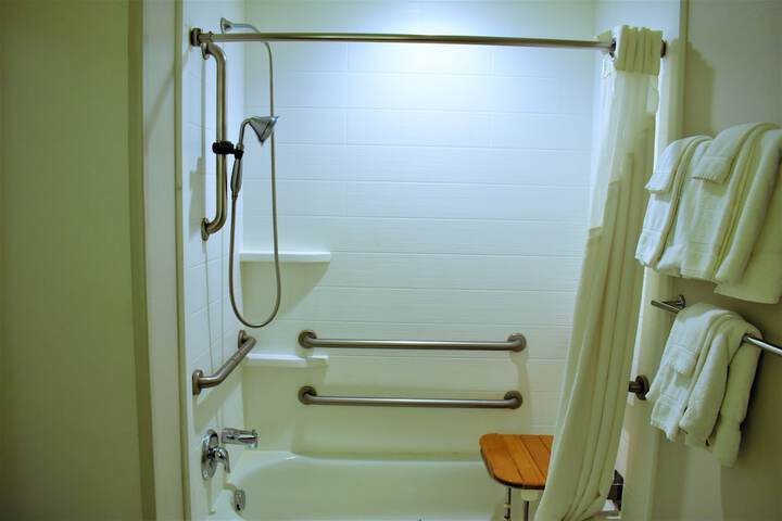 Holiday Inn Express & Suites Sedalia by IHG