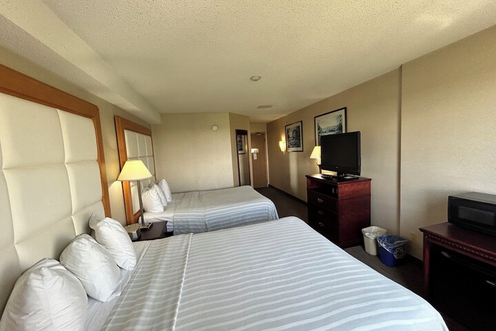 Room 13 of 35