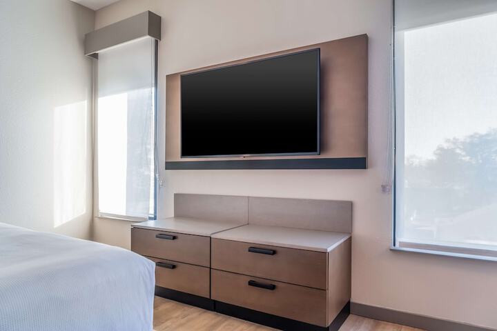Room 62 of 85