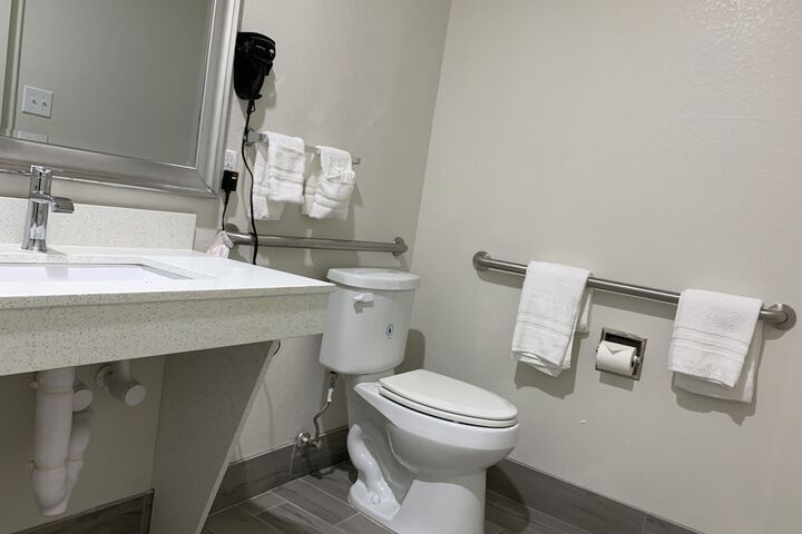 Scottish Inn & Suites - IAH Airport