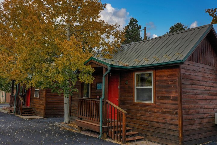 Eagle Fire Lodge & Cabins