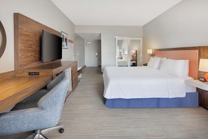 Room 34 of 70