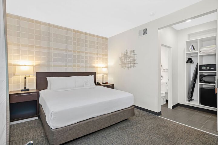 Room 30 of 38