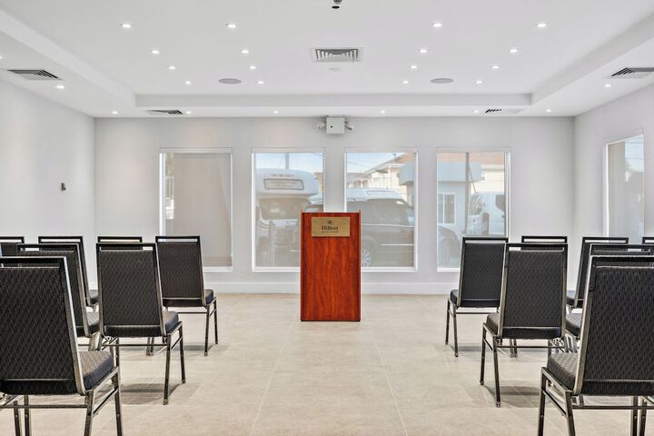 DoubleTree by Hilton New York JFK Airport