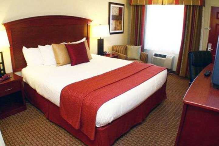 Room 6 of 10
