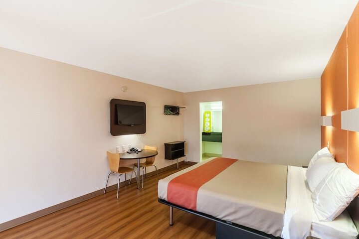 Room 14 of 30