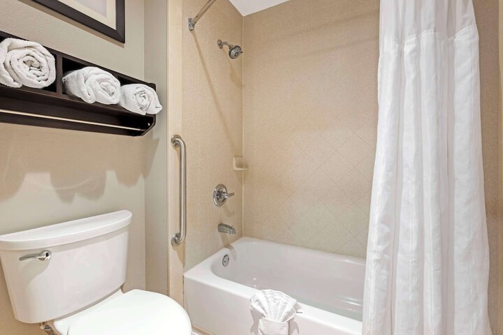 Room 32 of 45