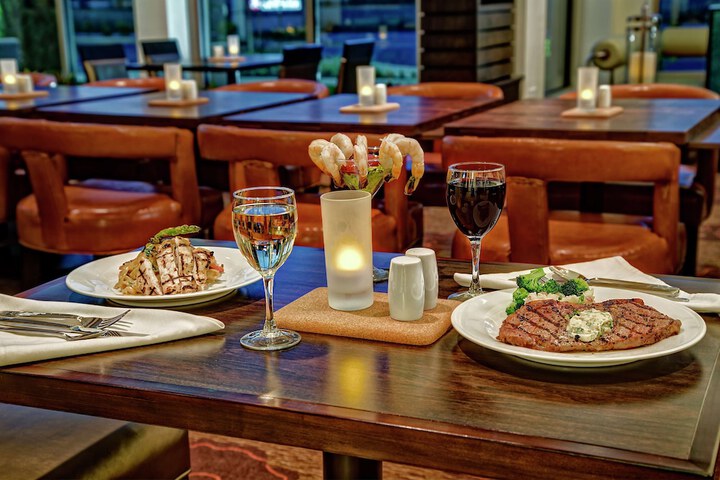 Dining 27 of 33