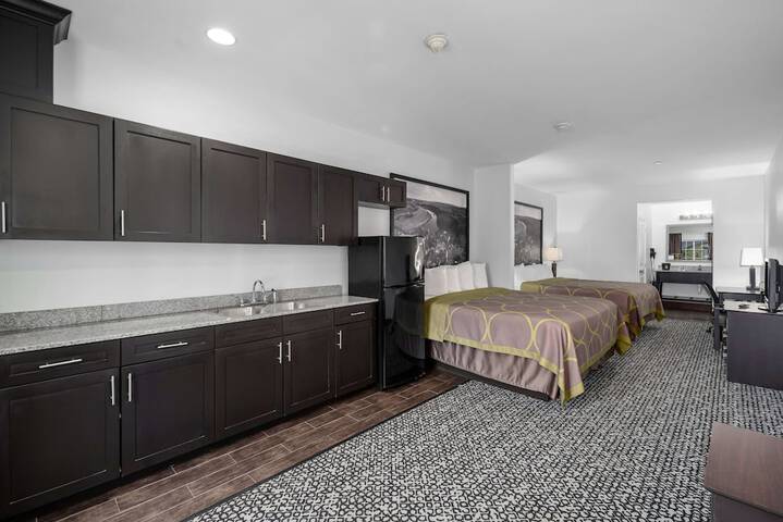 Super 8 by Wyndham Carthage TX