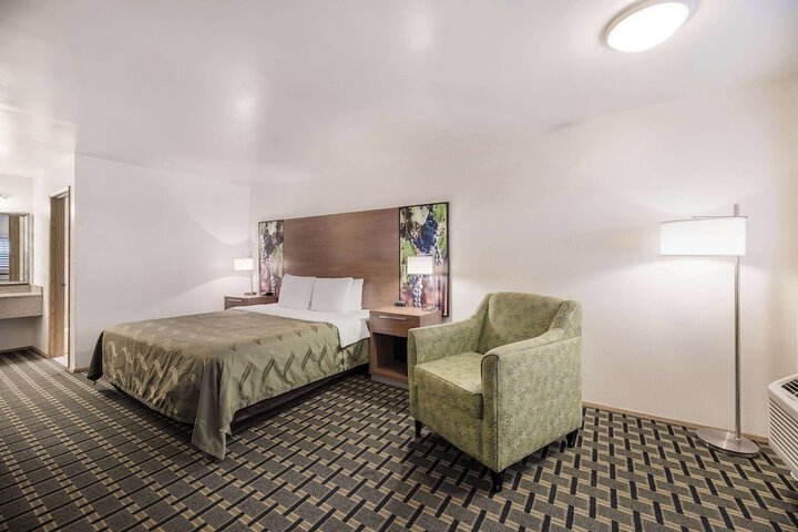 Room 27 of 47
