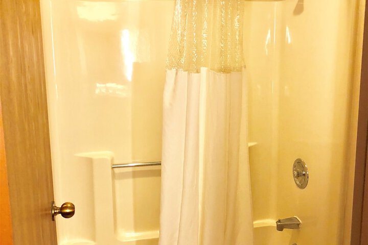 Room 8 of 32