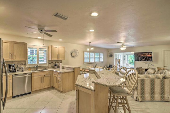 Spacious Naples Home 1 Mi to Vanderbilt Beach!