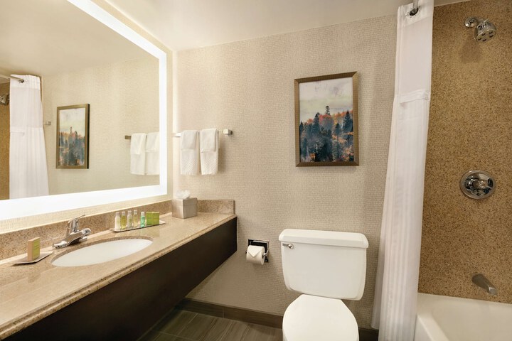 Room 25 of 63