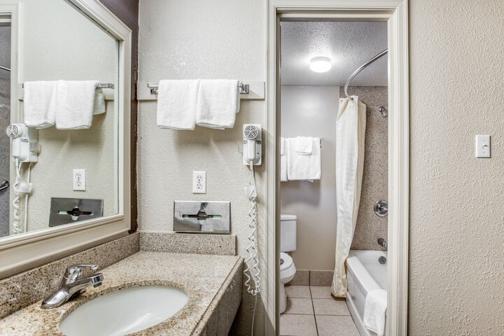 Room 21 of 28