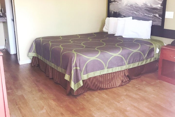 Room 15 of 19