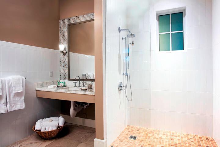 Playa Largo Resort & Spa Autograph Collection