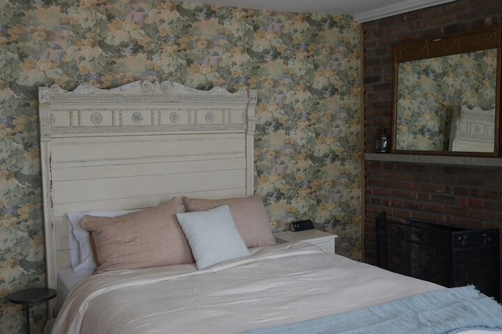 Room 9 of 12