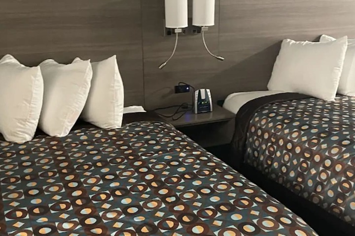 Room 10 of 26