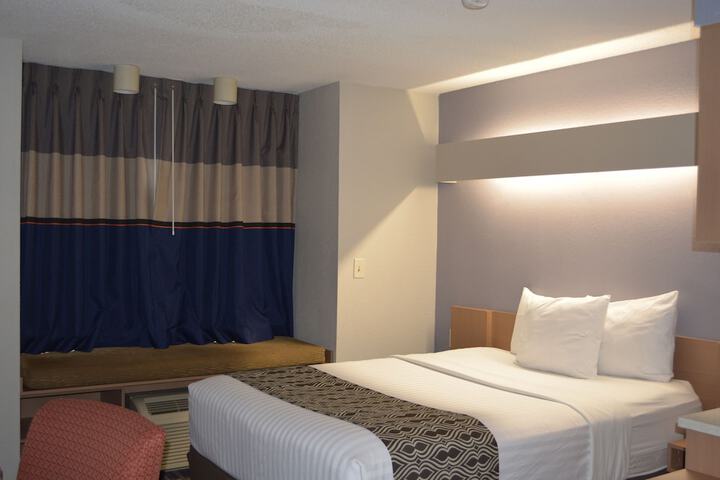 Room 28 of 49
