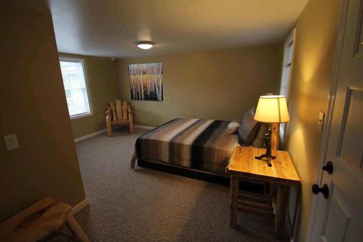 Room 9 of 12