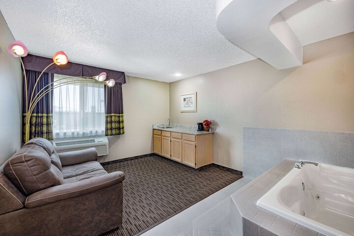 Room 15 of 37