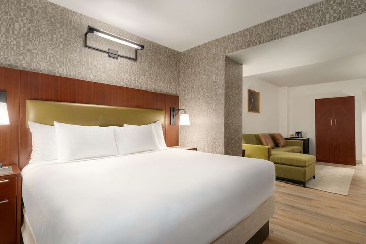 Room 21 of 34