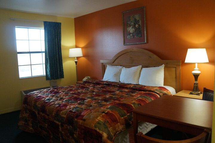 Room 8 of 33