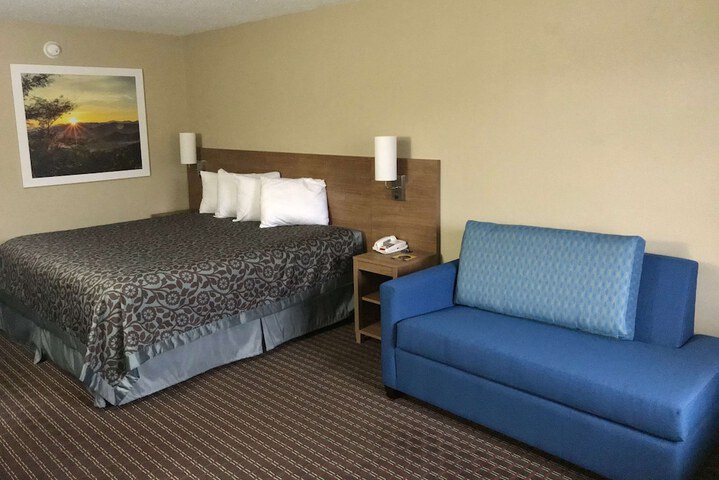Room 5 of 12