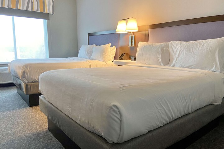 Room 4 of 10