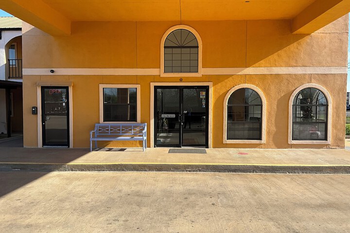 Executive Inn & Suites