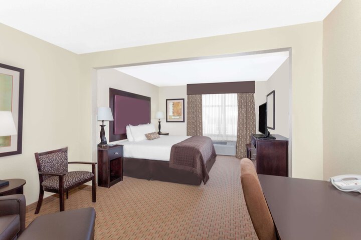 Room 6 of 18