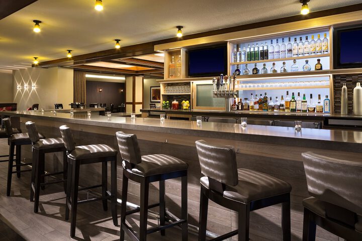 Lounge 54 of 63