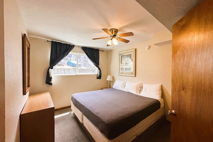 Room 50 of 299