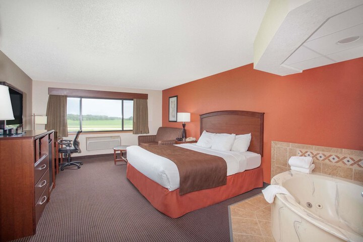 Room 9 of 16