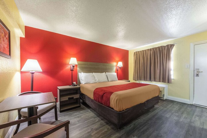Room 21 of 32