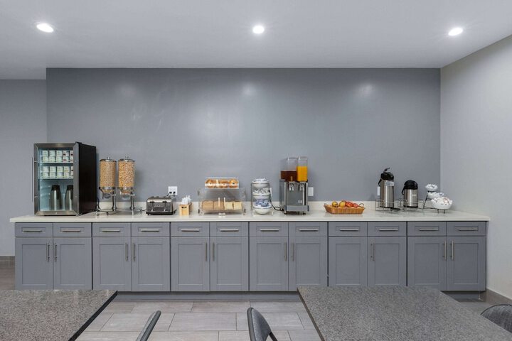 Breakfast/Coffee Service 34 of 37