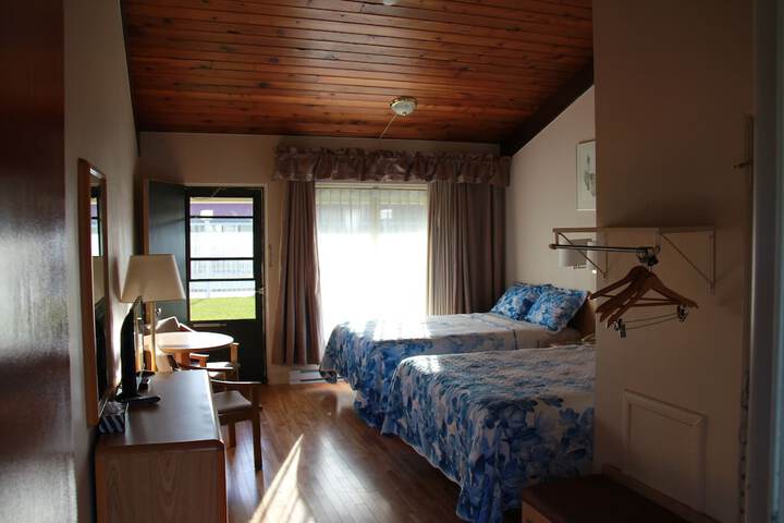 Room 53 of 82